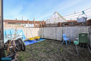 Courtyard Garden- click for photo gallery